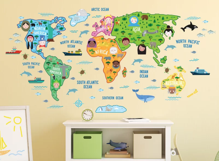 Vẽ tranh bản đồ thế giới phòng bé: Tưởng tượng con bạn sẽ thực sự bị cuốn hút bởi một bức tranh bản đồ thế giới trong phòng bé của mình. Với việc tự mình vẽ tranh này, bạn có thể thể hiện cho con bạn rằng sự khám phá thế giới là rất thú vị và đầy đủ những bất ngờ.